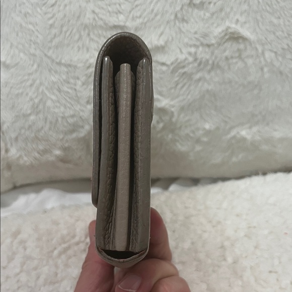 * Final Price Drop * 💰 Louis Vuitton Taupe, Cream, and Pink Leather Wallet - Picture 4 of 16